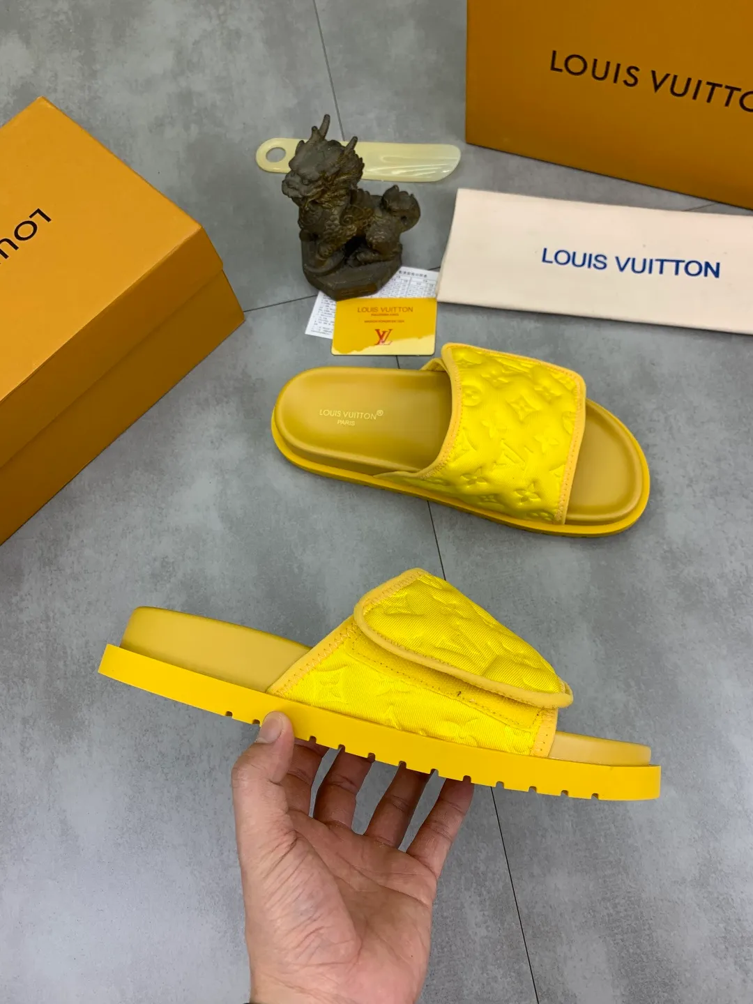 Men's shoes 💰P320 💰[New style]🆘 Original quality [LOUIS VUITTON] The popular Louis Vuitton LV men's slippers on the official website are on sale simultaneously! Original fabric imported from Italy, original factory special supply, code number: 38-44 (45 customized), many colors available